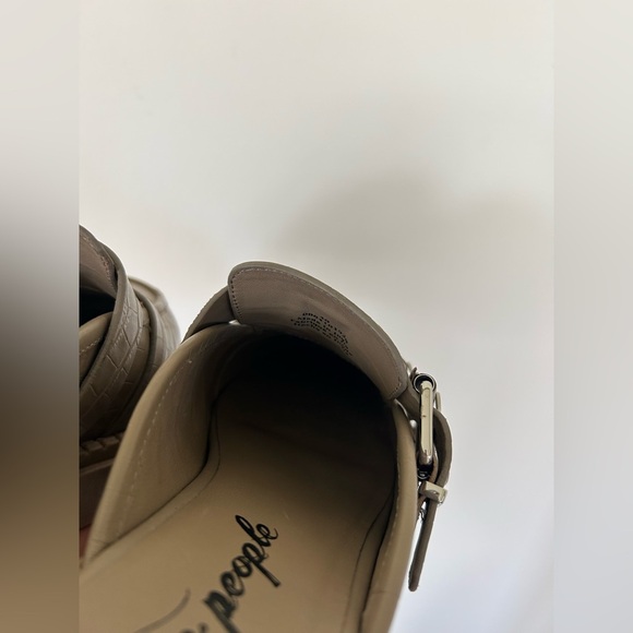 NWT Free People Buckle Lyra Lug Loafers Size 40/9 Mink Beige Mules Shoes - Picture 6 of 8